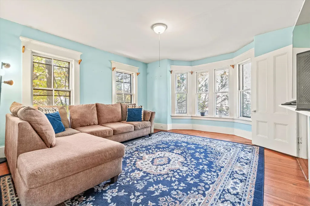 12 South Mast Street Goffstown NH 03045