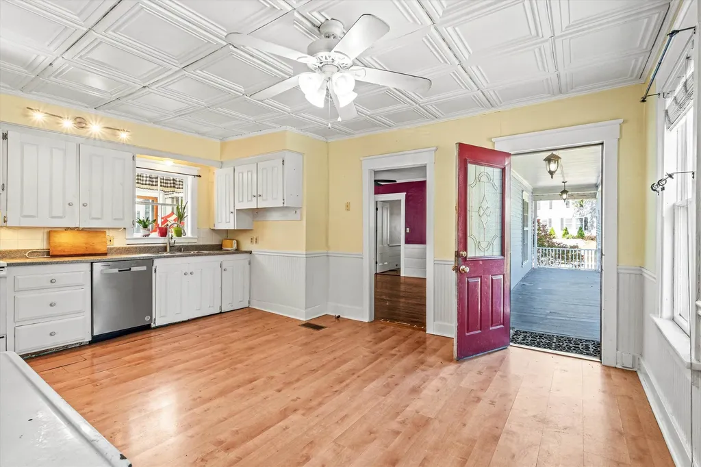 12 South Mast Street Goffstown NH 03045