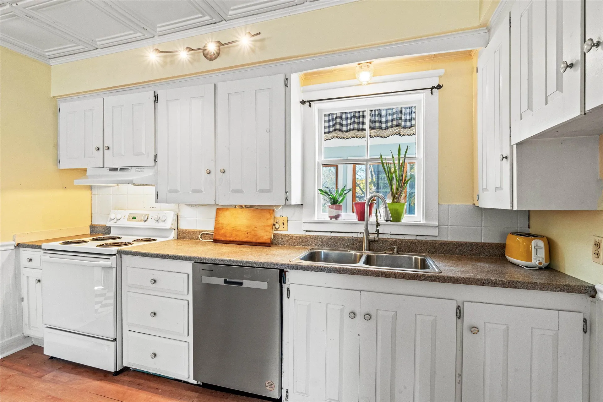 12 South Mast Street Goffstown NH 03045