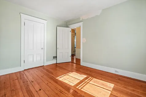 12 South Mast Street Goffstown NH 03045