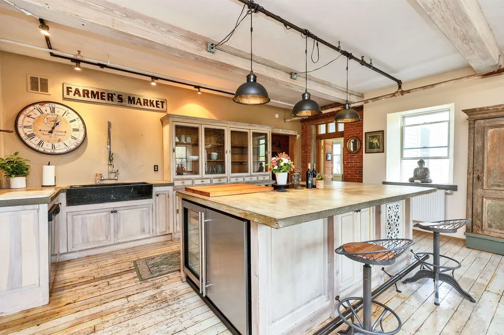 374 Union Street Peterborough NH 03458