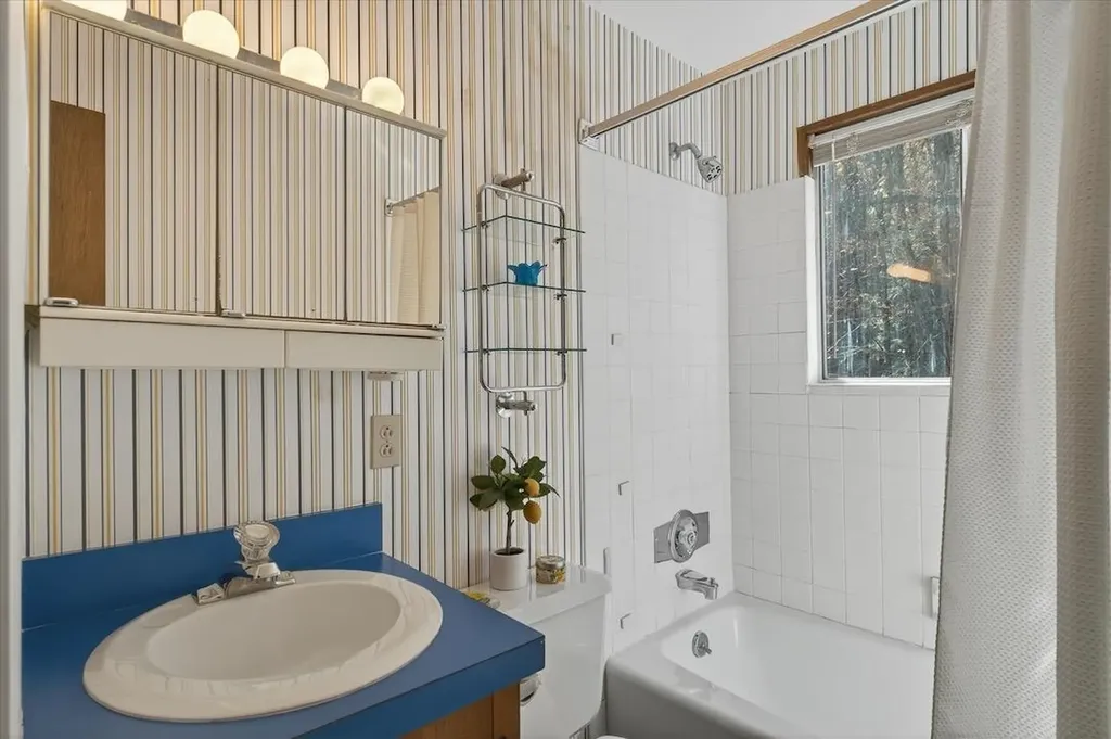 377 Glen Road Peru VT 05152