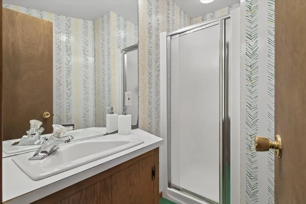 377 Glen Road Peru VT 05152