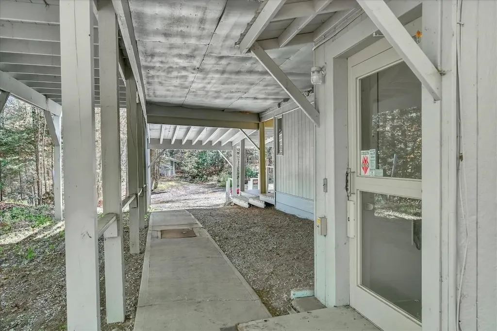 377 Glen Road Peru VT 05152