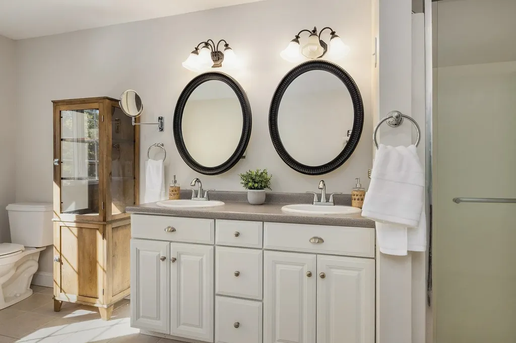 8 Winterberry Lane North Hampton NH 03862