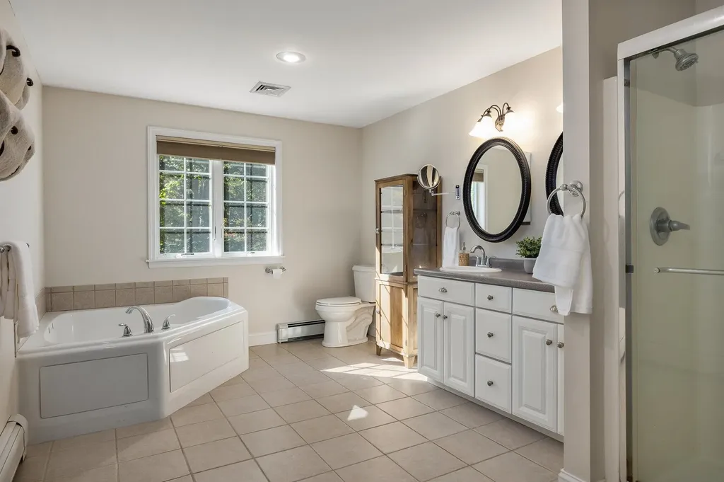 8 Winterberry Lane North Hampton NH 03862