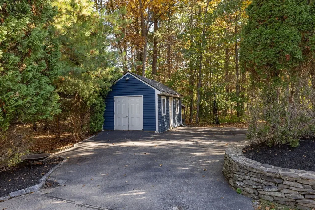 8 Winterberry Lane North Hampton NH 03862