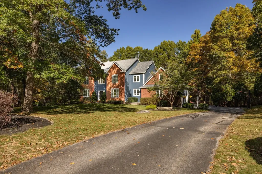 8 Winterberry Lane North Hampton NH 03862