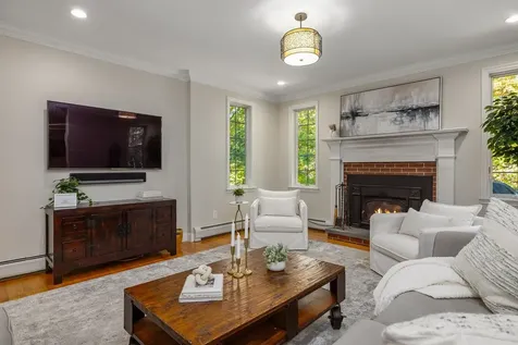 8 Winterberry Lane North Hampton NH 03862