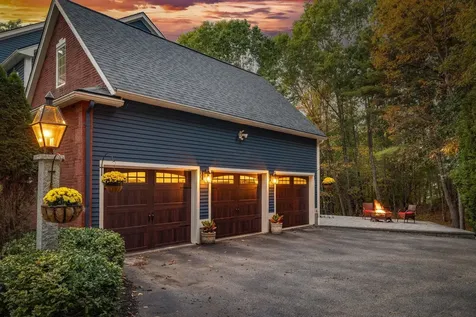 8 Winterberry Lane North Hampton NH 03862