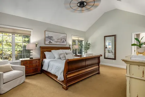 8 Winterberry Lane North Hampton NH 03862