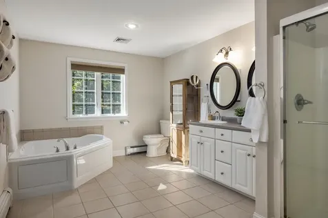 8 Winterberry Lane North Hampton NH 03862