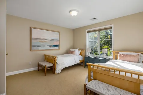 8 Winterberry Lane North Hampton NH 03862