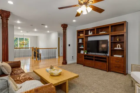 8 Winterberry Lane North Hampton NH 03862