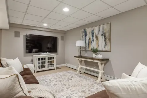 8 Winterberry Lane North Hampton NH 03862