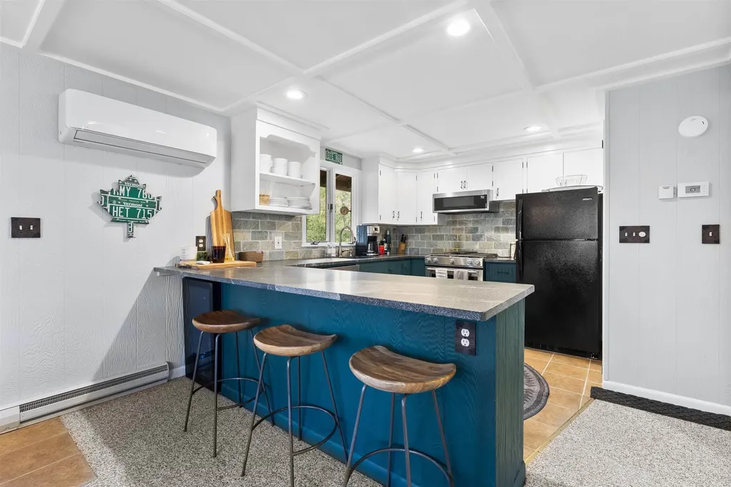 217 Magic Circle Londonderry VT 05148