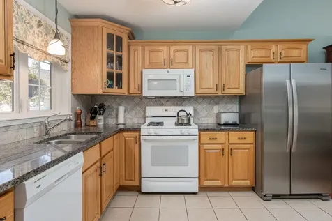 5 Holly Circle Bow NH 03304