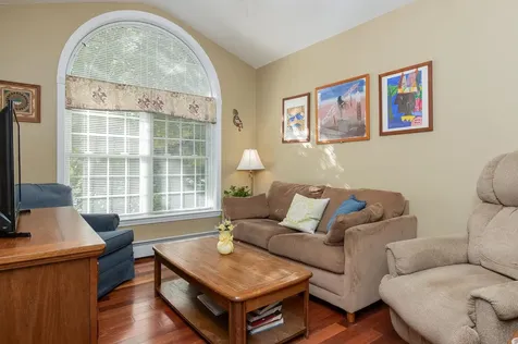 5 Holly Circle Bow NH 03304