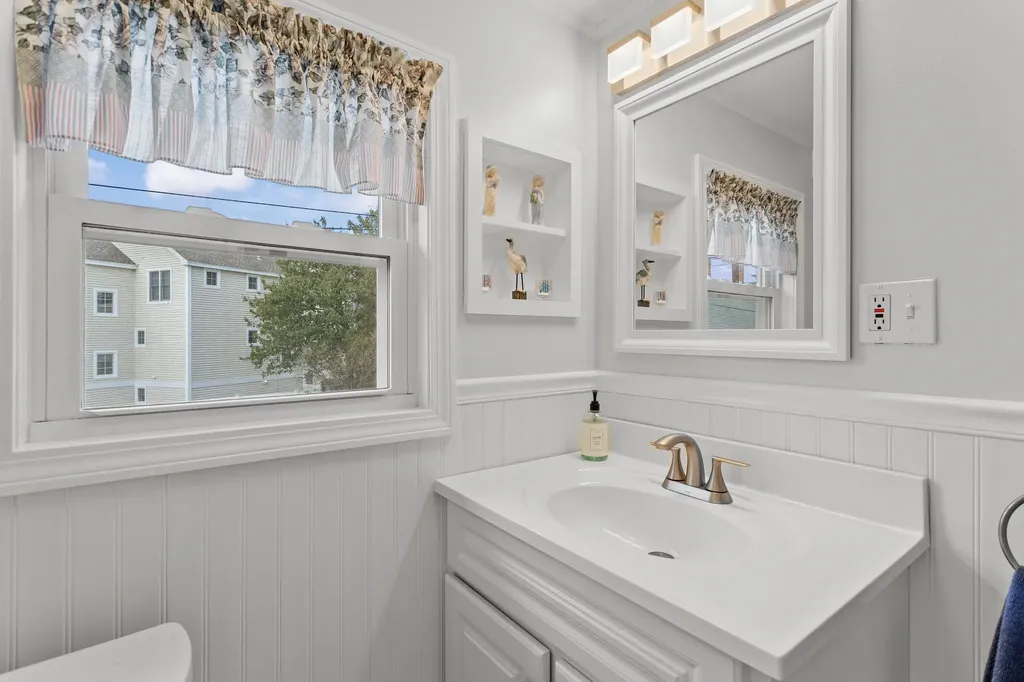 11 Boars Head Terrace Hampton NH 03842