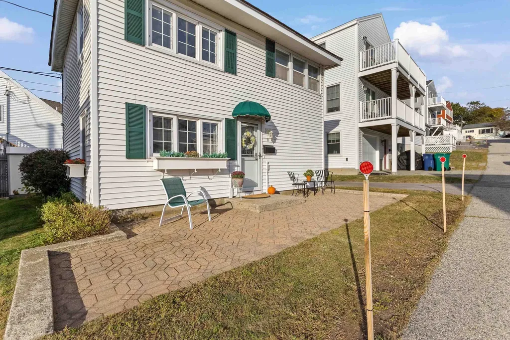 11 Boars Head Terrace Hampton NH 03842