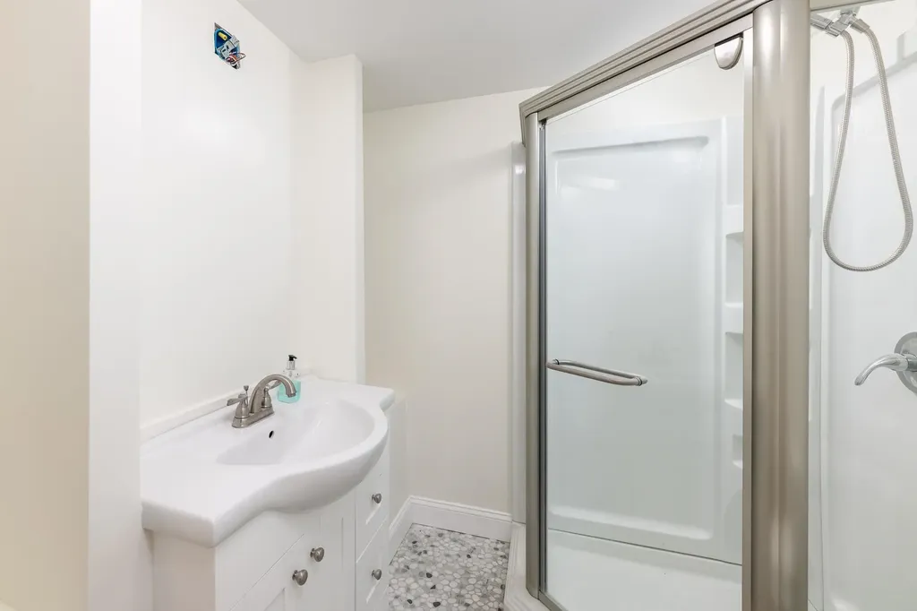 109 Dockham Shore Road Gilford NH 03249