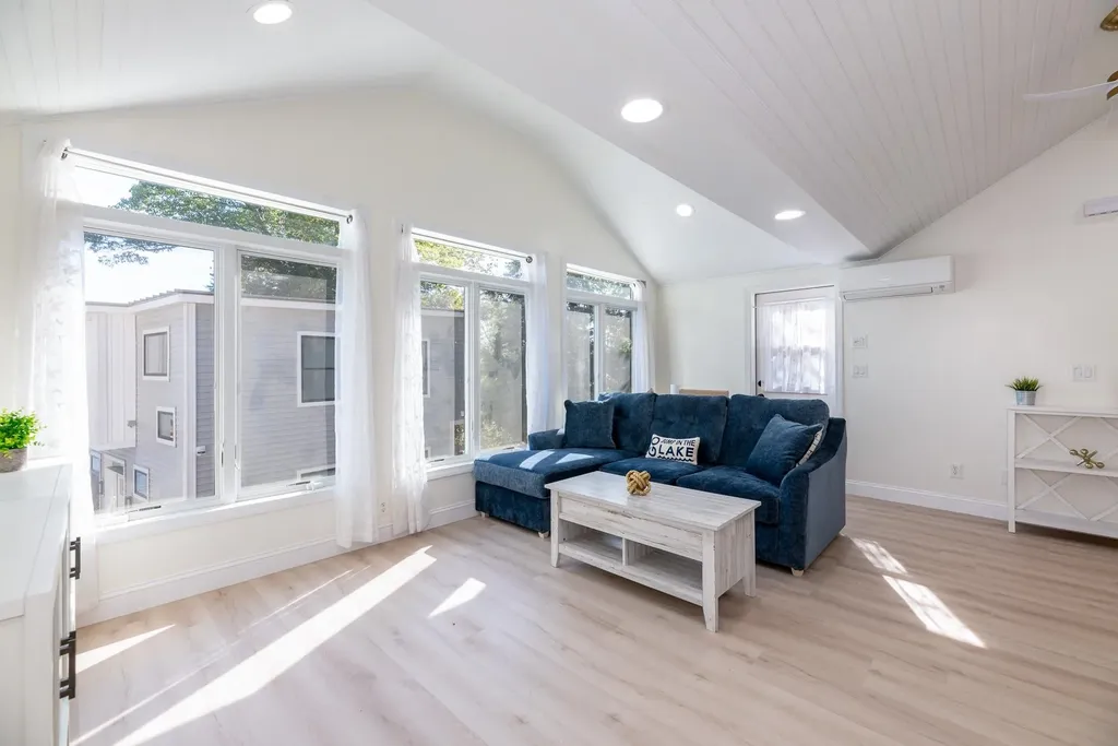 109 Dockham Shore Road Gilford NH 03249