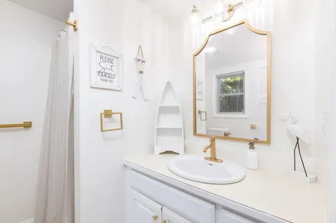 109 Dockham Shore Road Gilford NH 03249