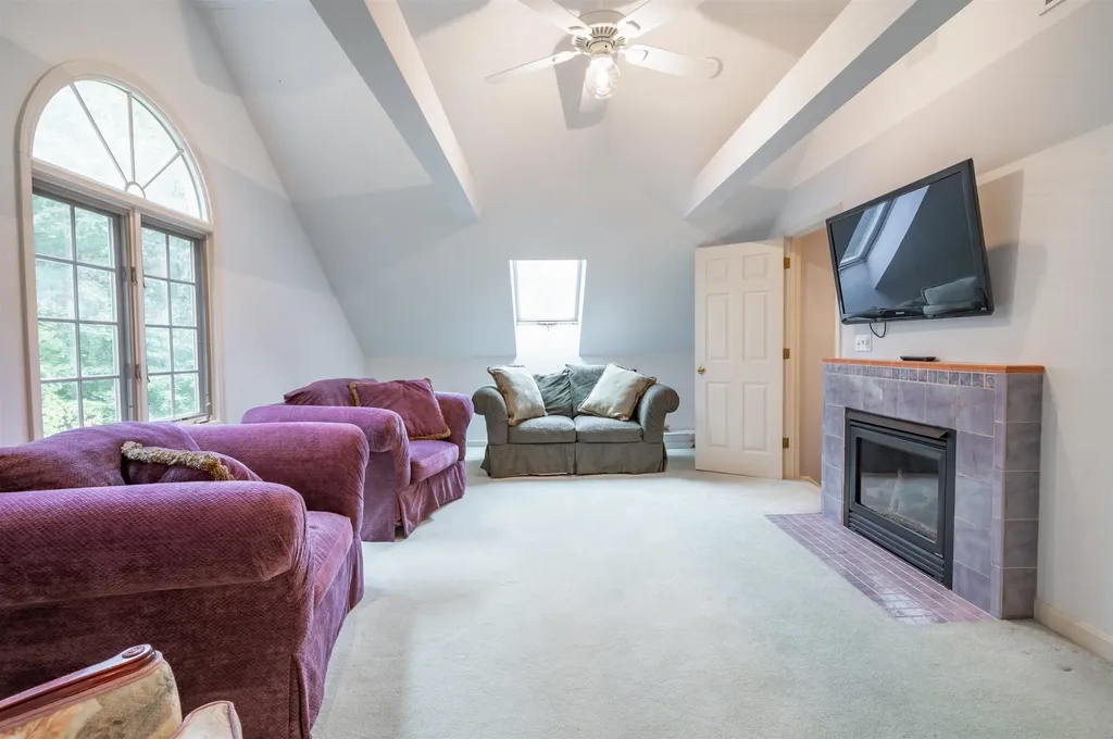 26 Andover Down Nashua NH 03063