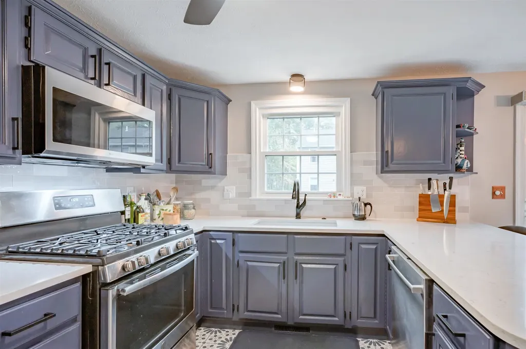 26 Andover Down Nashua NH 03063