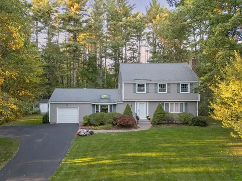 28 Blue Jay Way Litchfield NH 03052