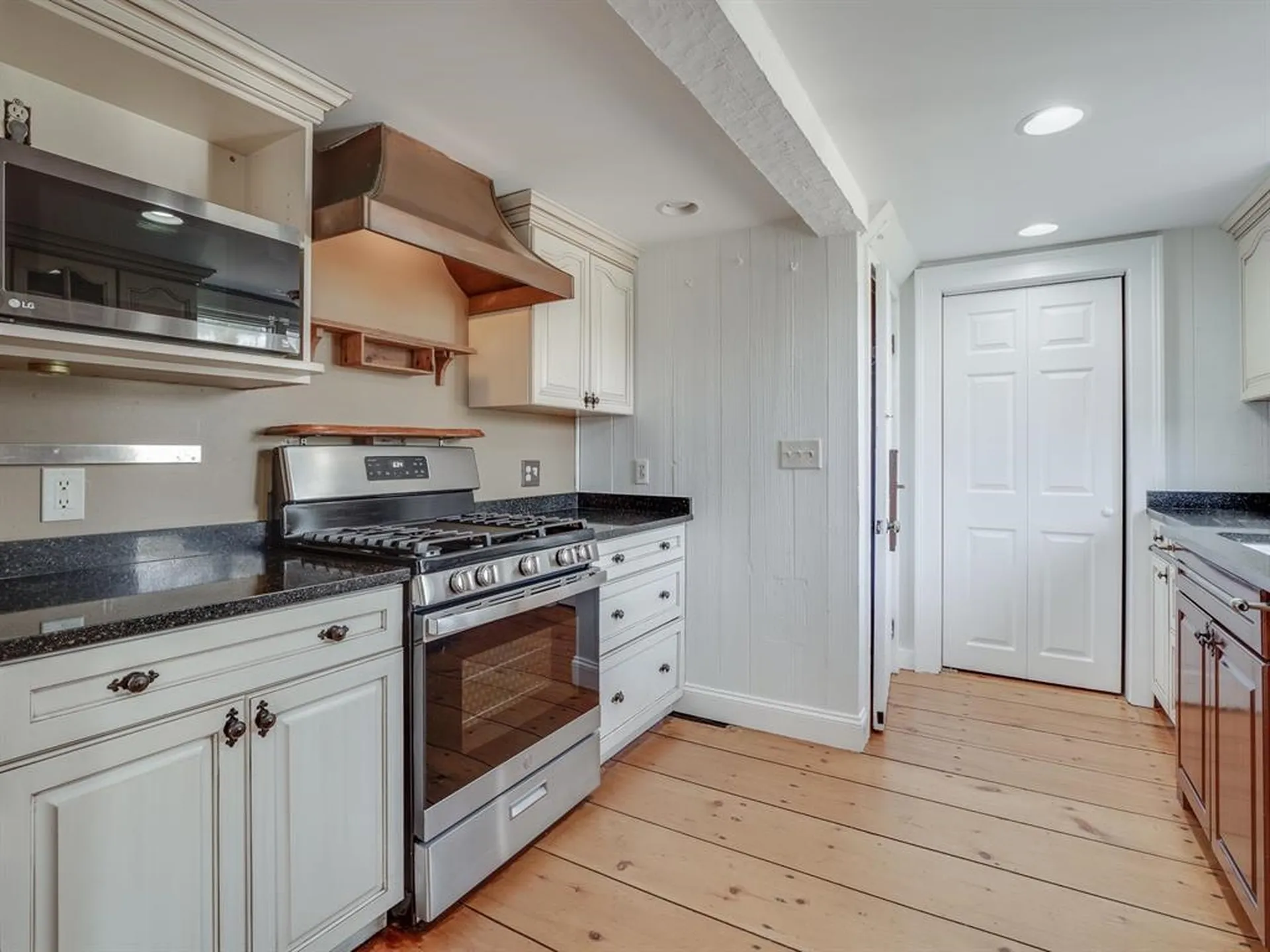 210 Daniel Plummer Road Goffstown NH 03045