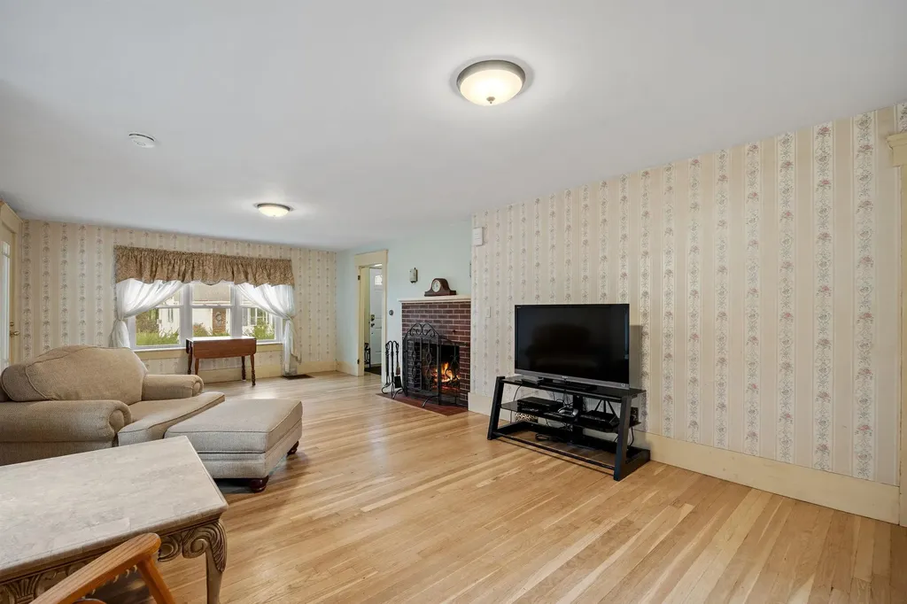 33 Granite Street Nashua NH 03064