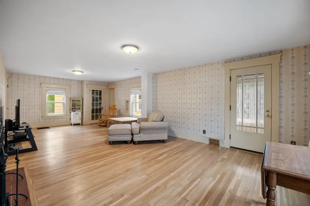 33 Granite Street Nashua NH 03064