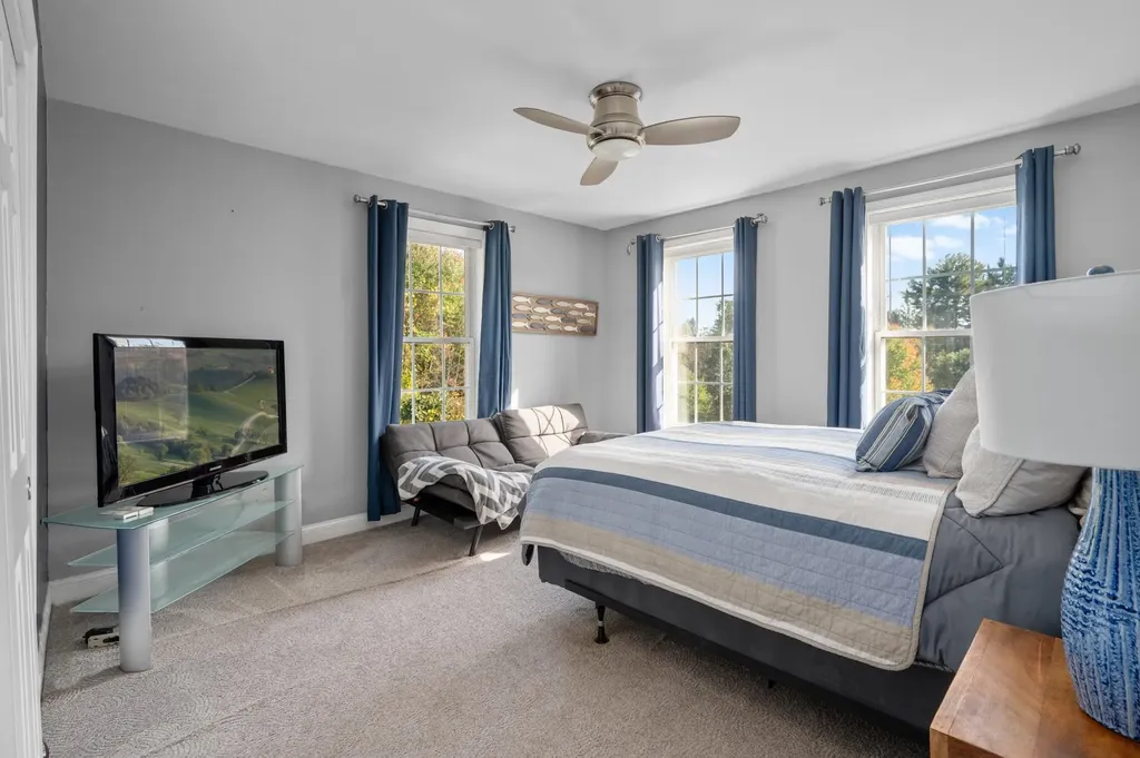 16 Autumn Woods Road Salem NH 03079