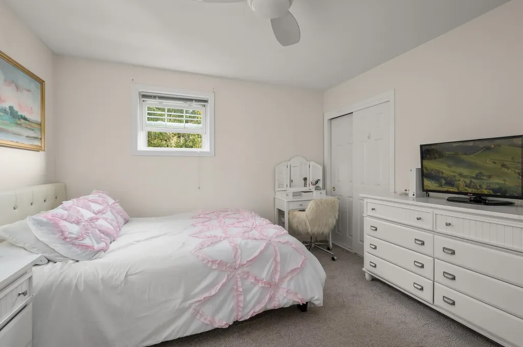 16 Autumn Woods Road Salem NH 03079