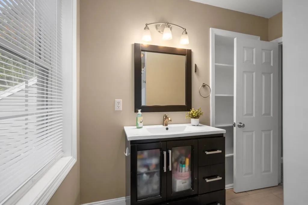 16 Autumn Woods Road Salem NH 03079