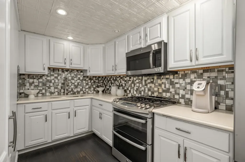 16 Autumn Woods Road Salem NH 03079