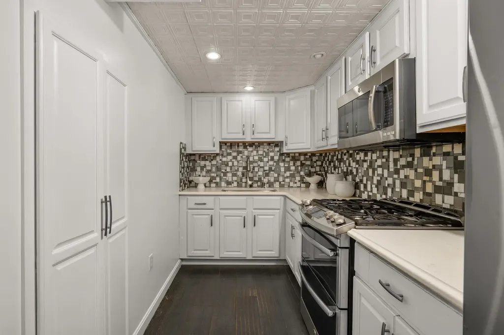 16 Autumn Woods Road Salem NH 03079