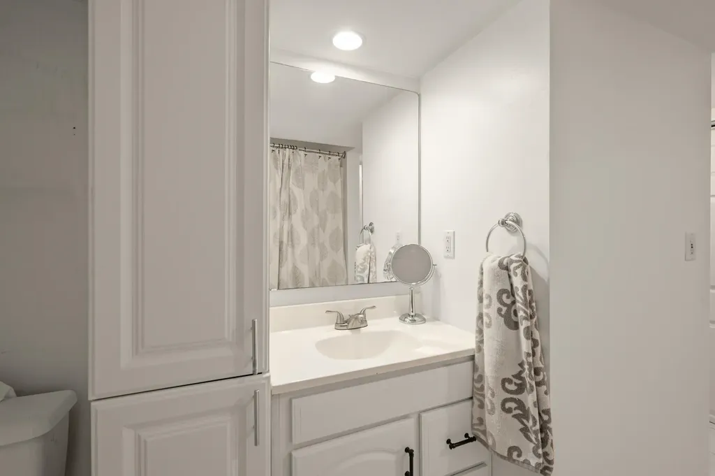 16 Autumn Woods Road Salem NH 03079