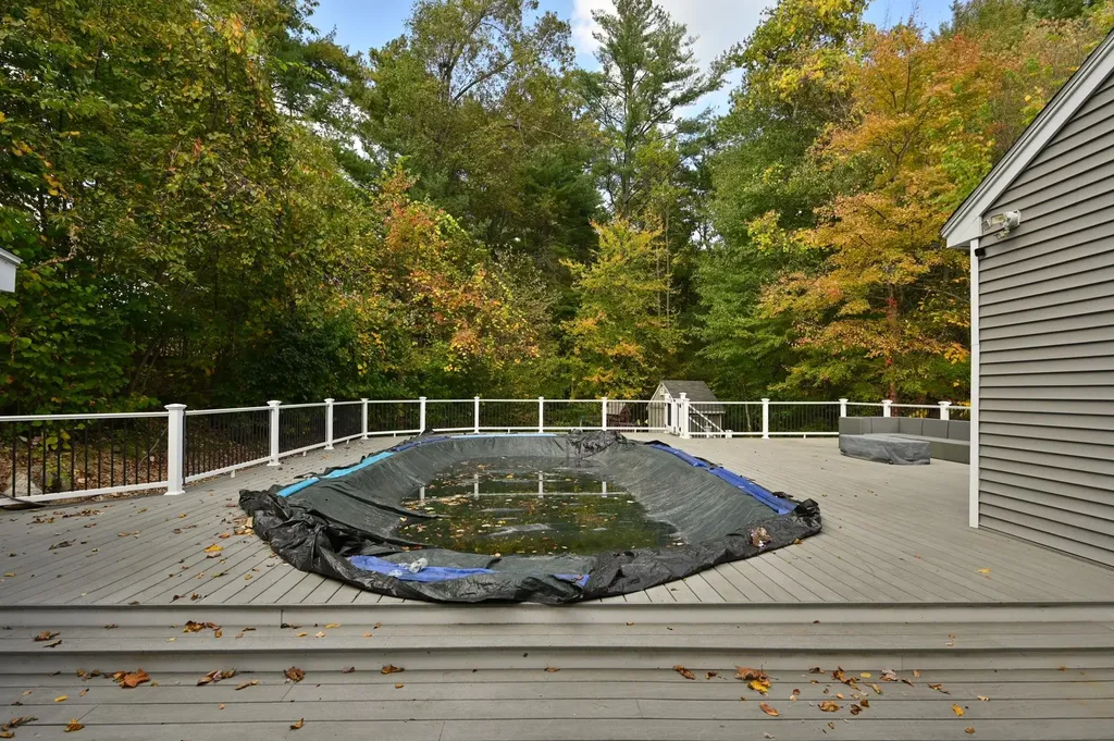 16 Autumn Woods Road Salem NH 03079