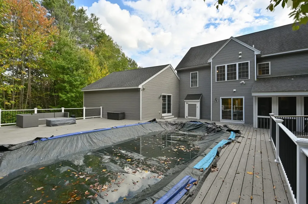 16 Autumn Woods Road Salem NH 03079