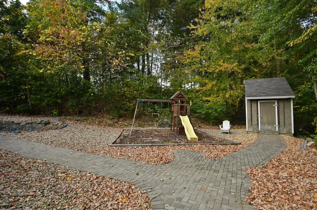 16 Autumn Woods Road Salem NH 03079