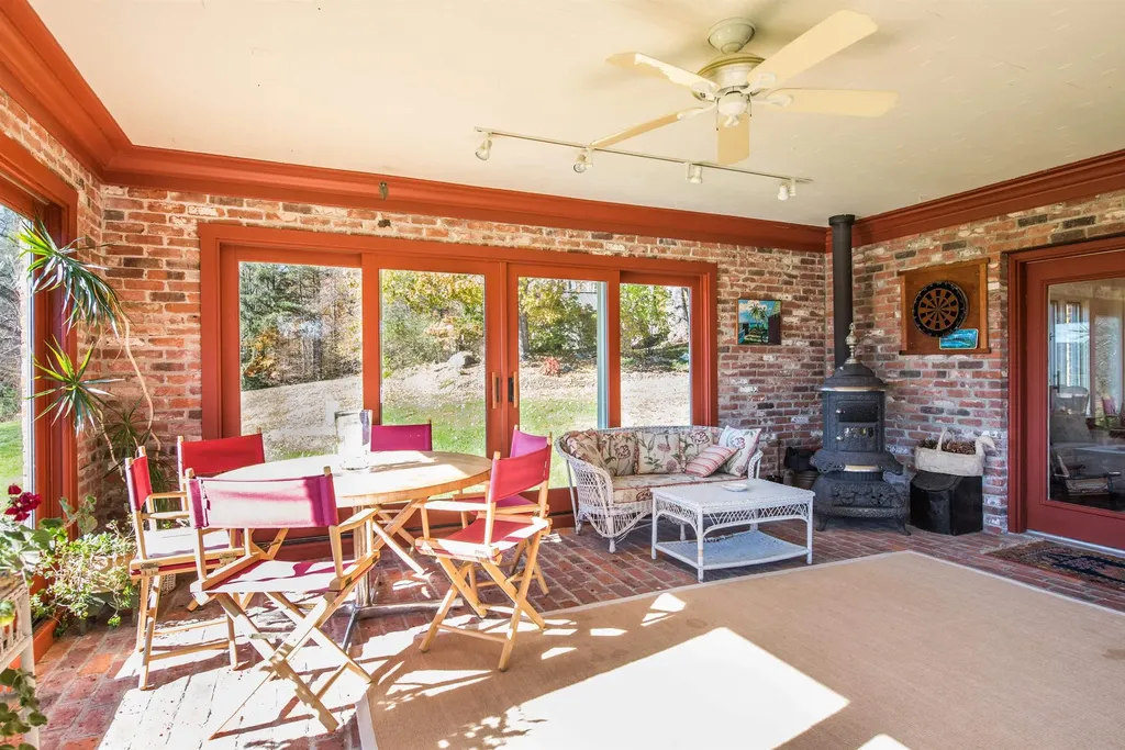 487 Vermont Route 100 Londonderry VT 05148