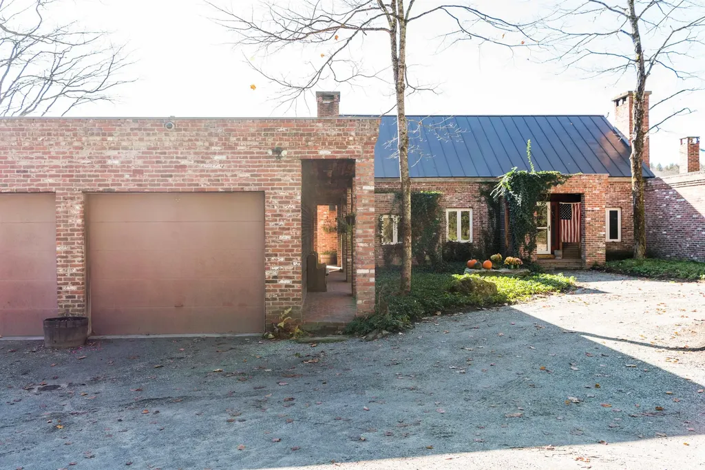 487 Vermont Route 100 Londonderry VT 05148