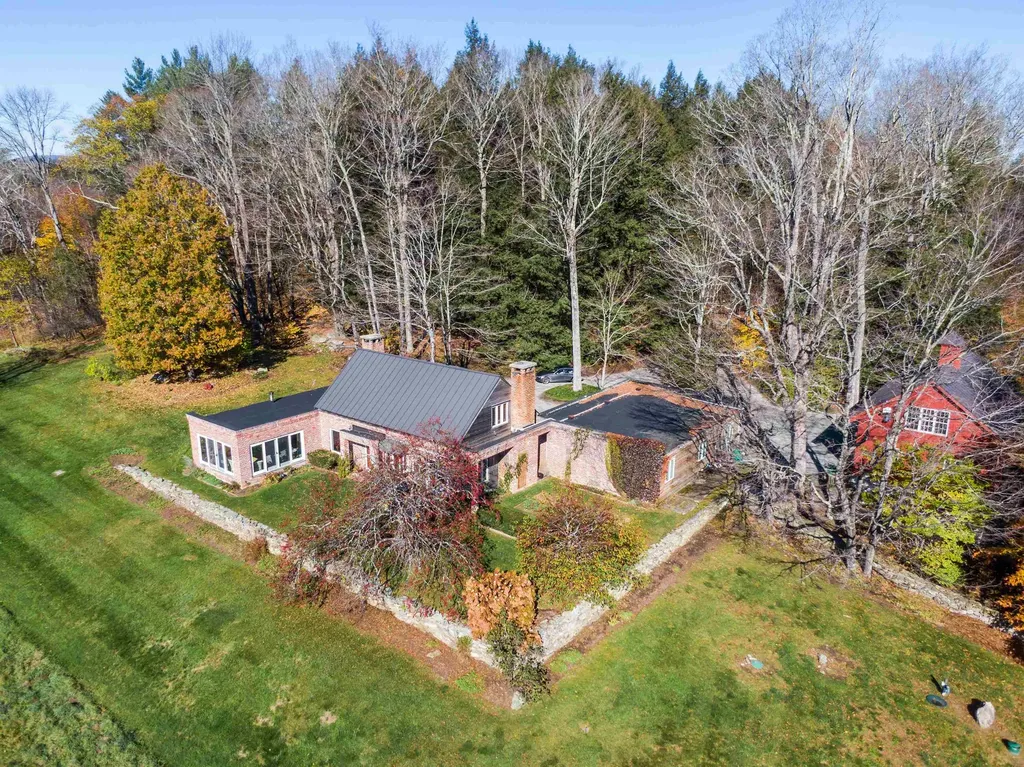 487 Vermont Route 100 Londonderry VT 05148