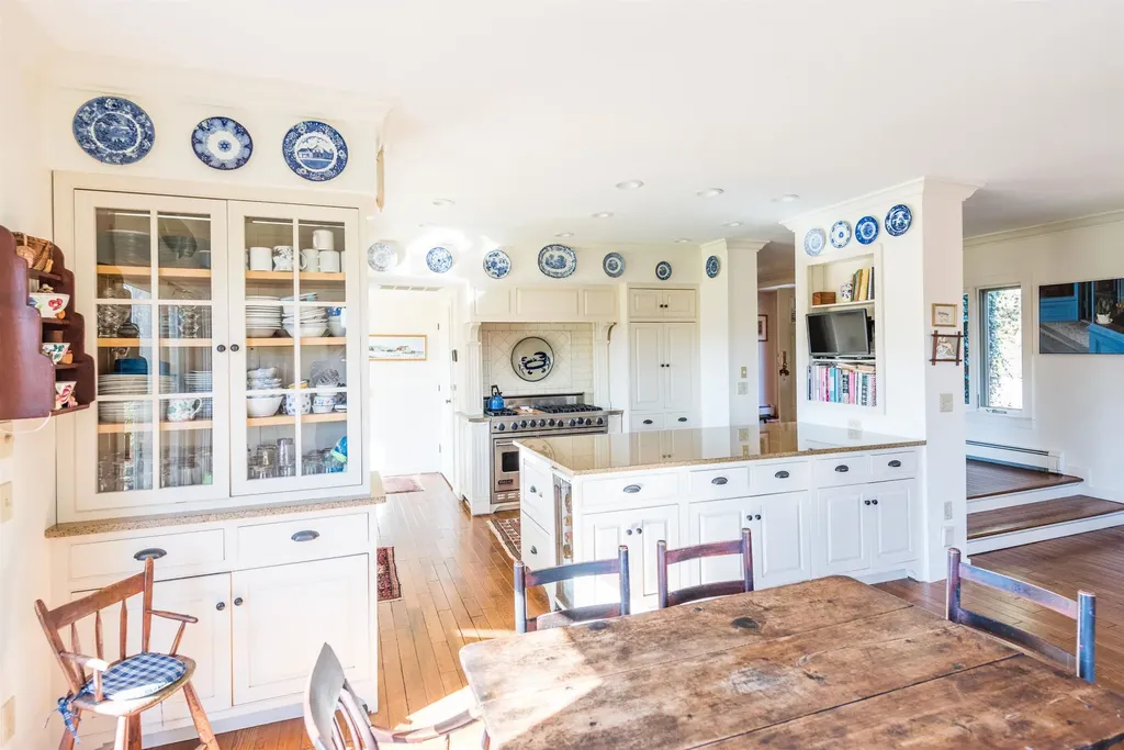 487 Vermont Route 100 Londonderry VT 05148