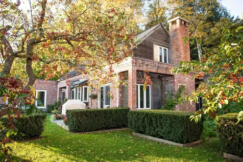 487 Vermont Route 100 Londonderry VT 05148