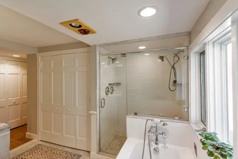 487 Vermont Route 100 Londonderry VT 05148