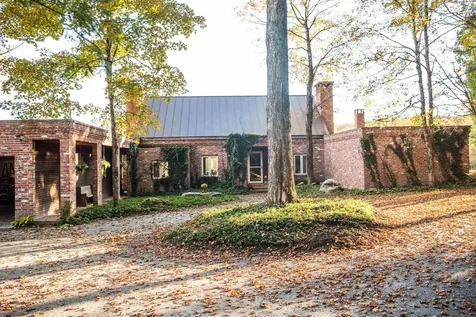 487 Vermont Route 100 Londonderry VT 05148