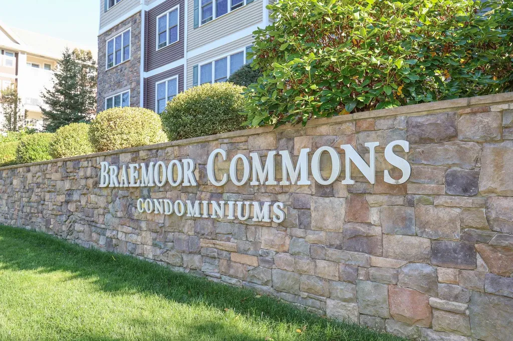 10 Braemoor Woods Road Salem NH 03079